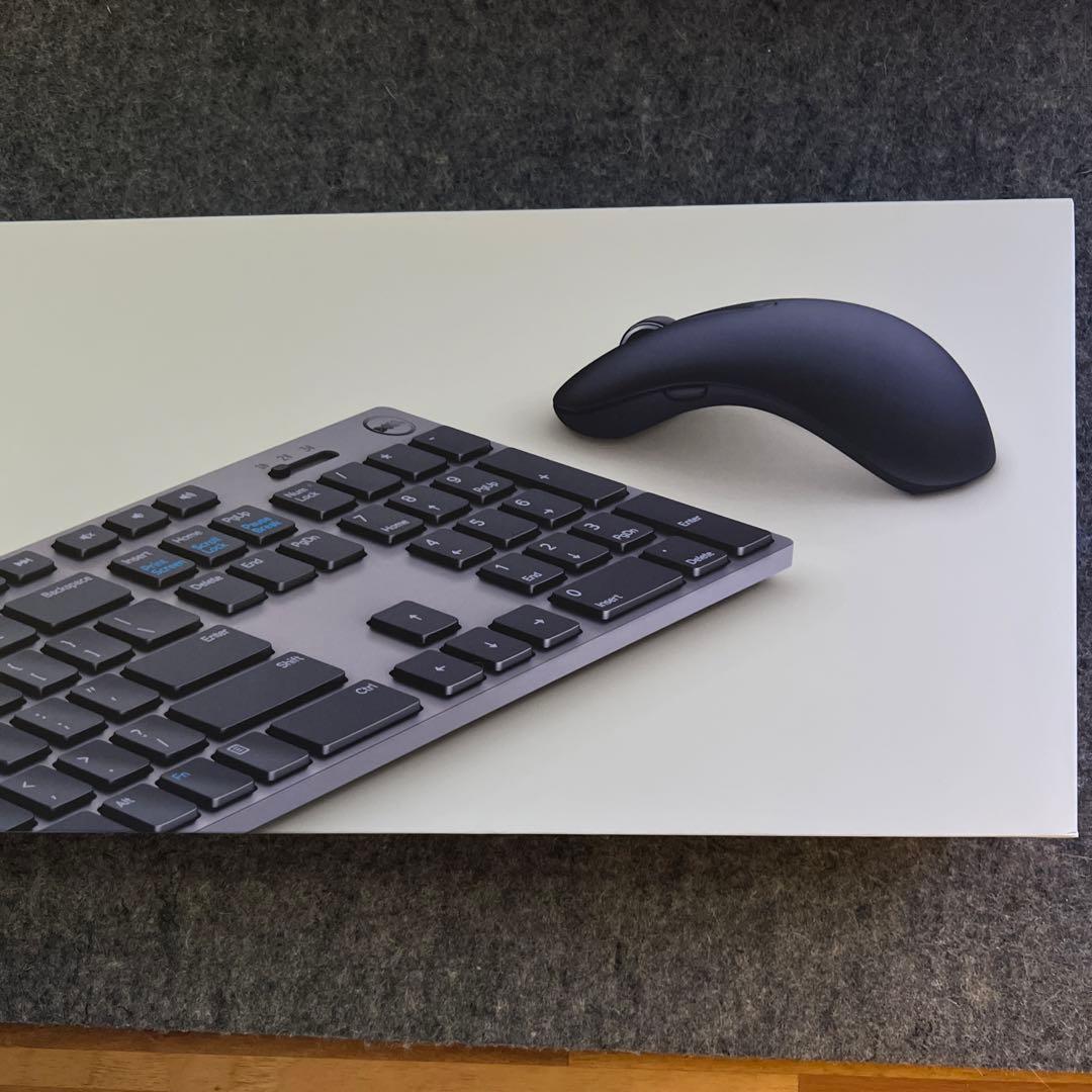 [未開封/新品] DELL プレミアワイヤレスキーボード&マウス KM717