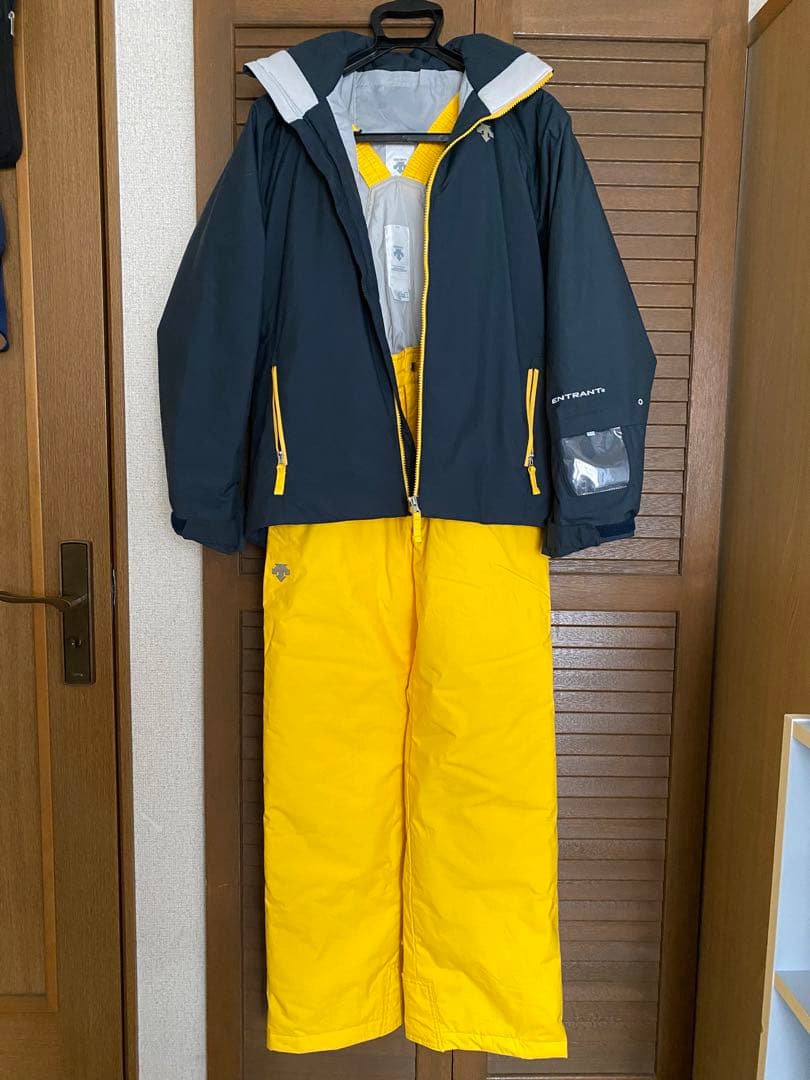 子ども用スキーウェア 紺/黄色