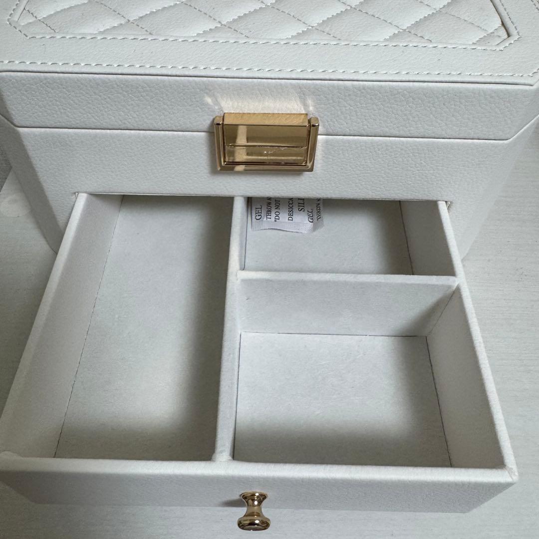 エパール　ジュエリーボックス　ホワイト×ゴールド