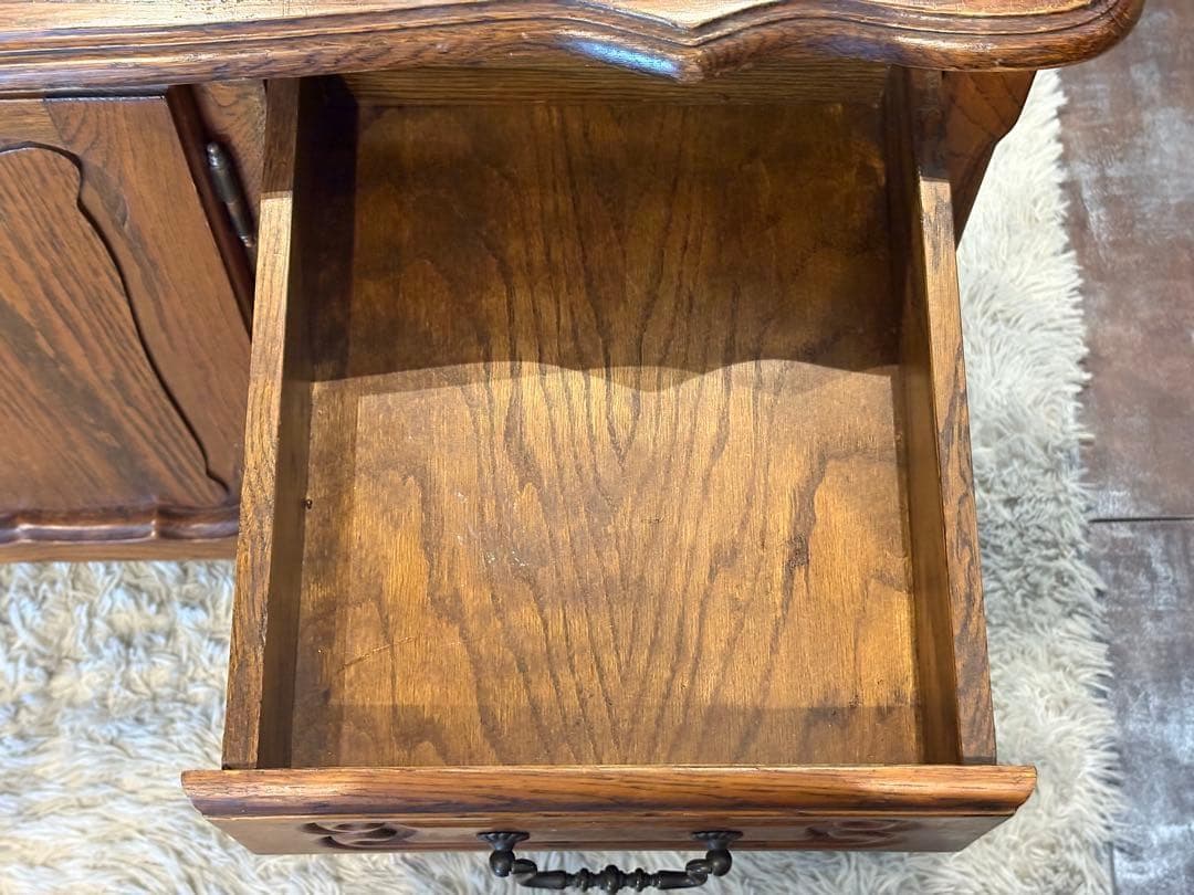 ヨーロピアン　クラシック　オーク材　サイドボード　クラシカル　アンティーク