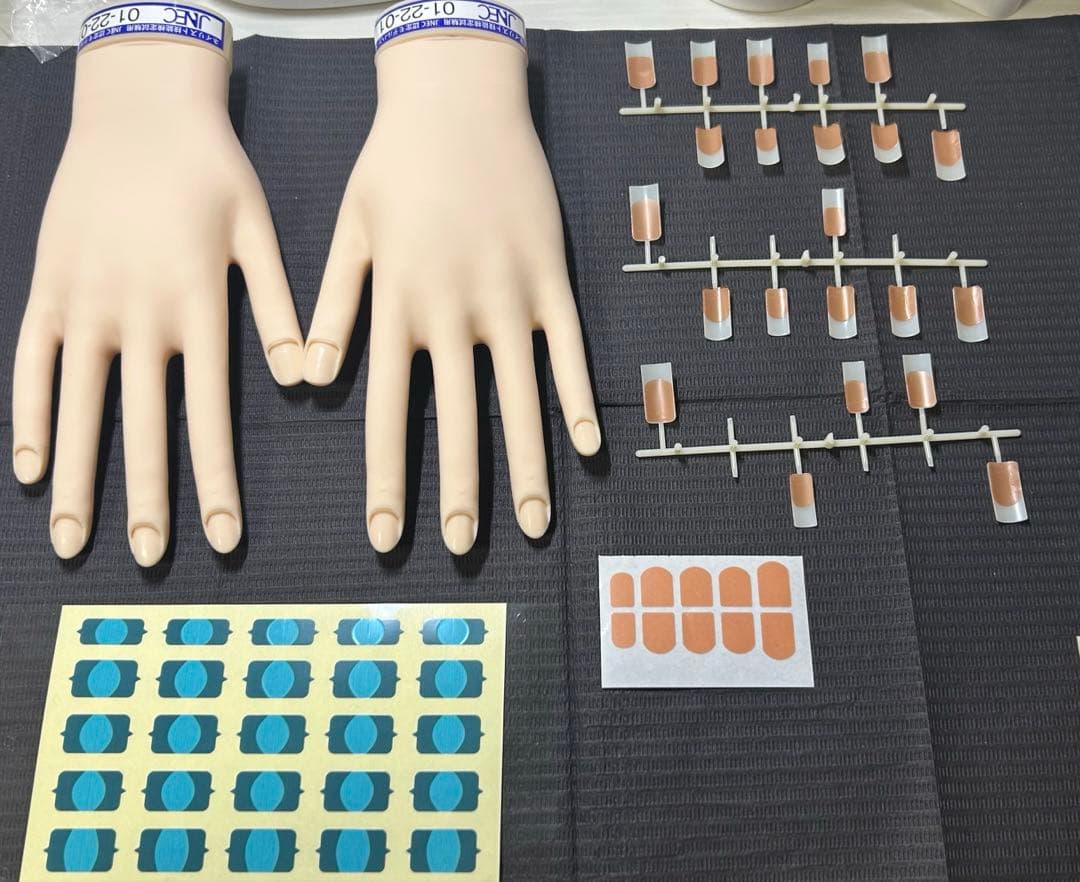 【骨折なし・箱付き】JNEC認定モデルハンド　キューティクルシール　チップ