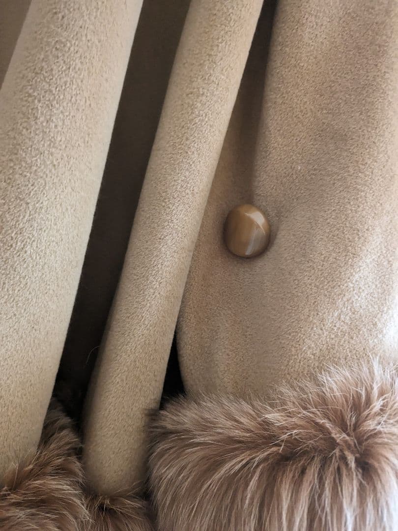 ブルーフォックスファー付きポンチョコート