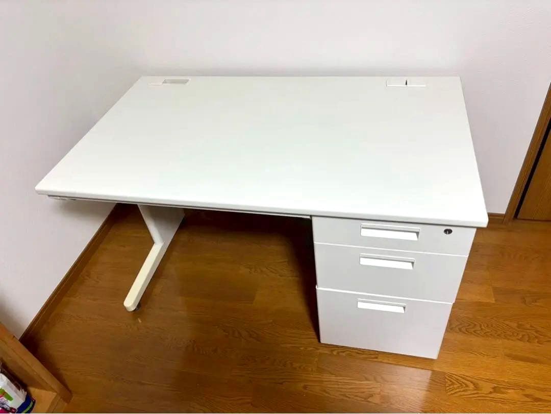定価25,000円ホワイトシンプルデスク 4つの引き出し付き