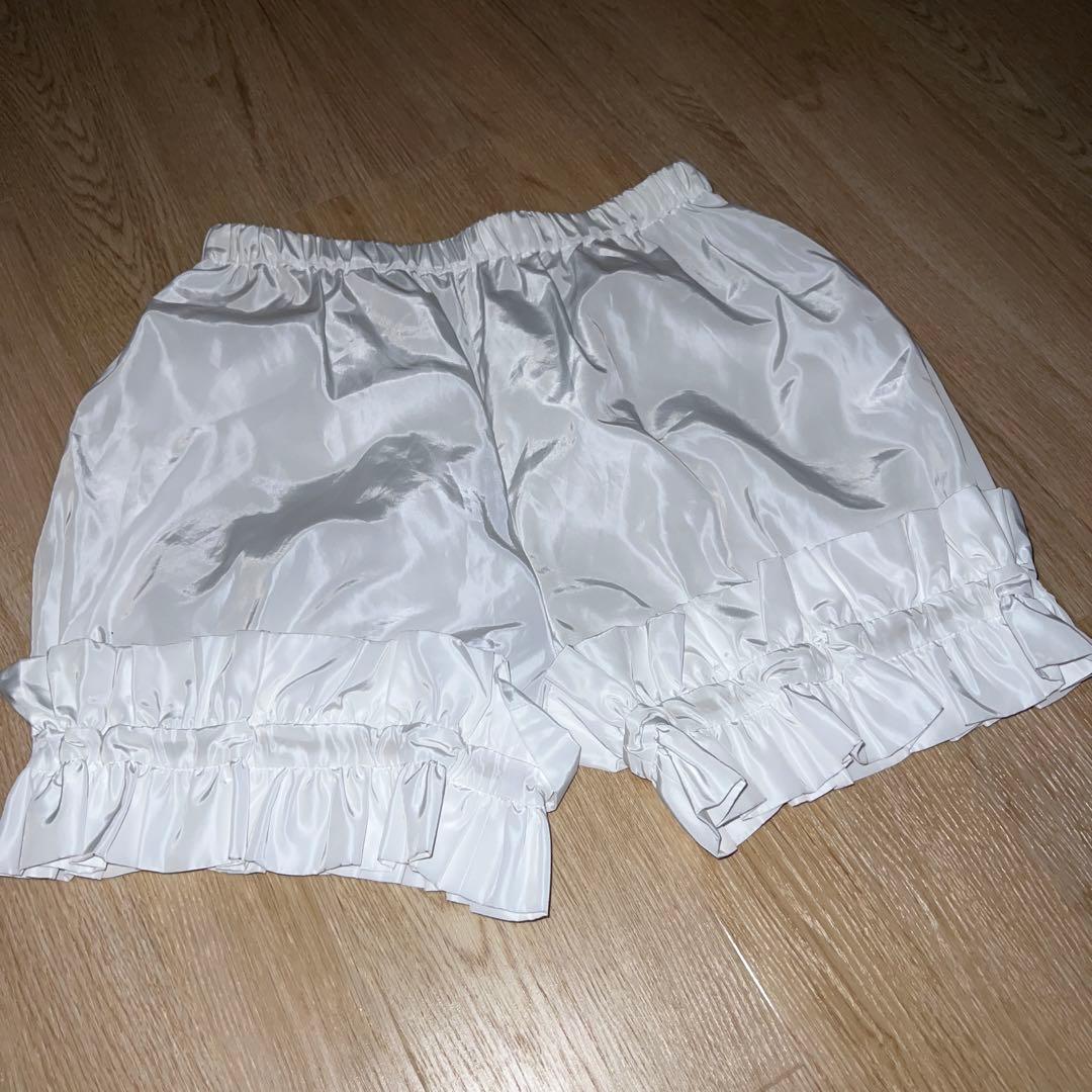 VIVANO × JURK / Ruffle Shorts