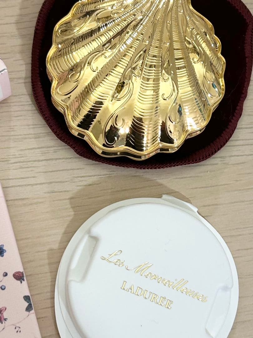 【LADURÉE】新品ラデュレ 24k パウダーケース&フェイスパウダー　貝殻