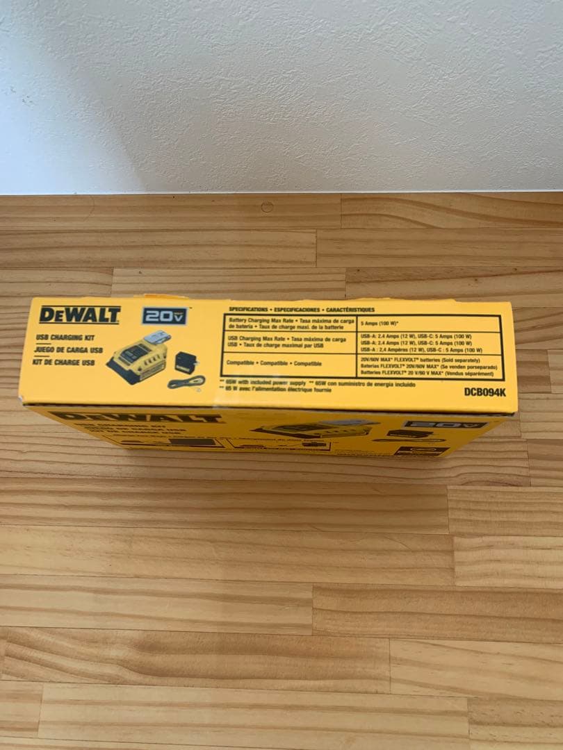 残り一個【メーカー純正品】Dewalt 100W高速充電 USBモバイルバッテリ