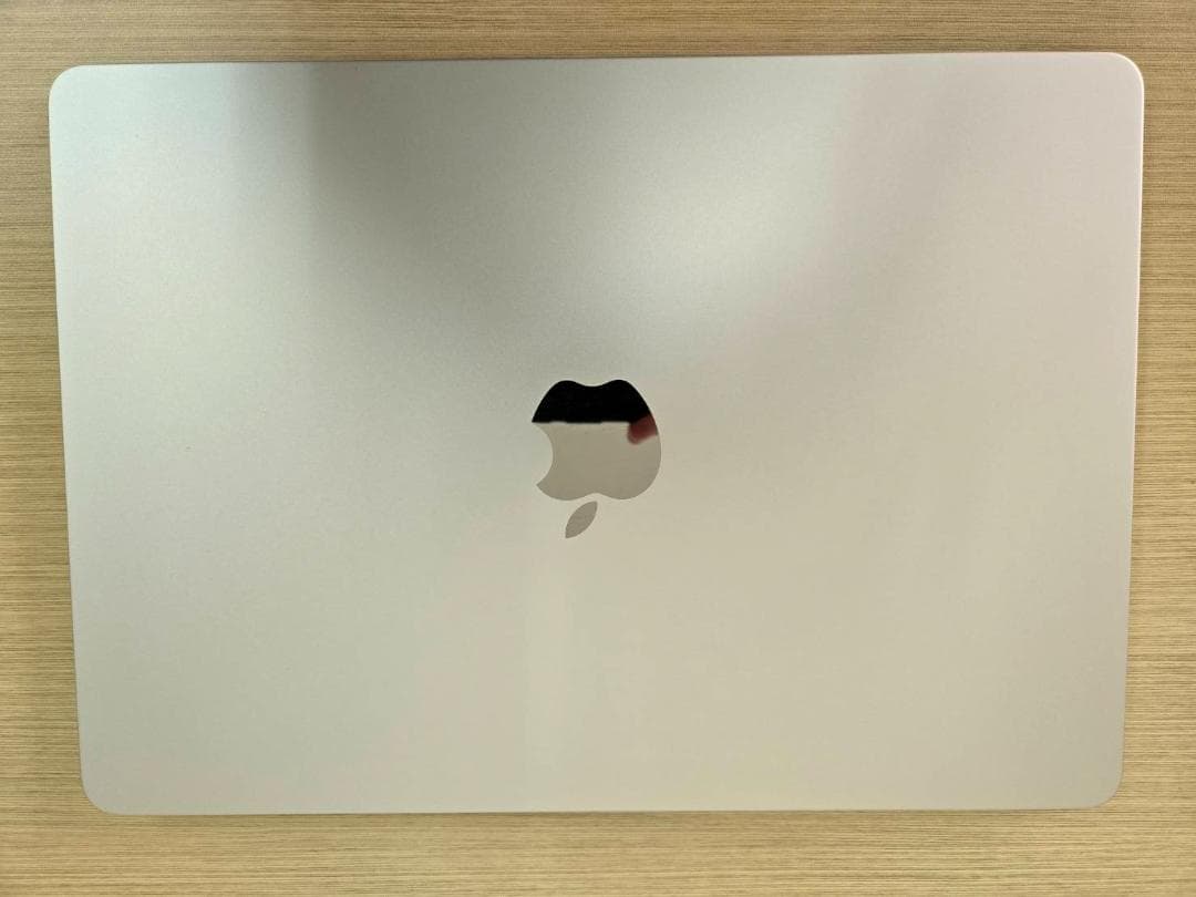 美品 MacBook Air M2 13.6インチ [スターライト]