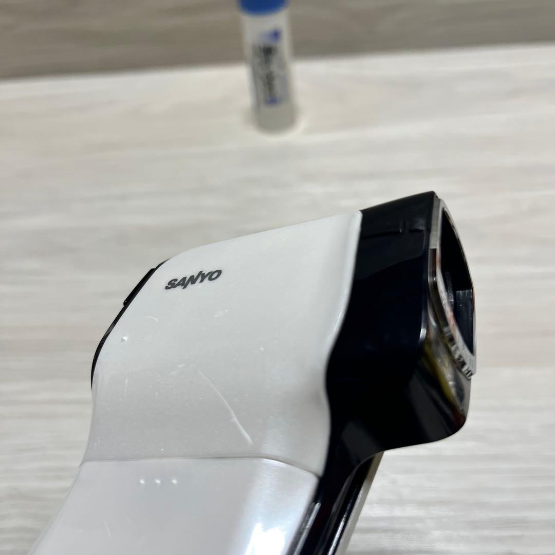 ビ*ニ様 SANYO Xacti DMX-CG11 ホワイト