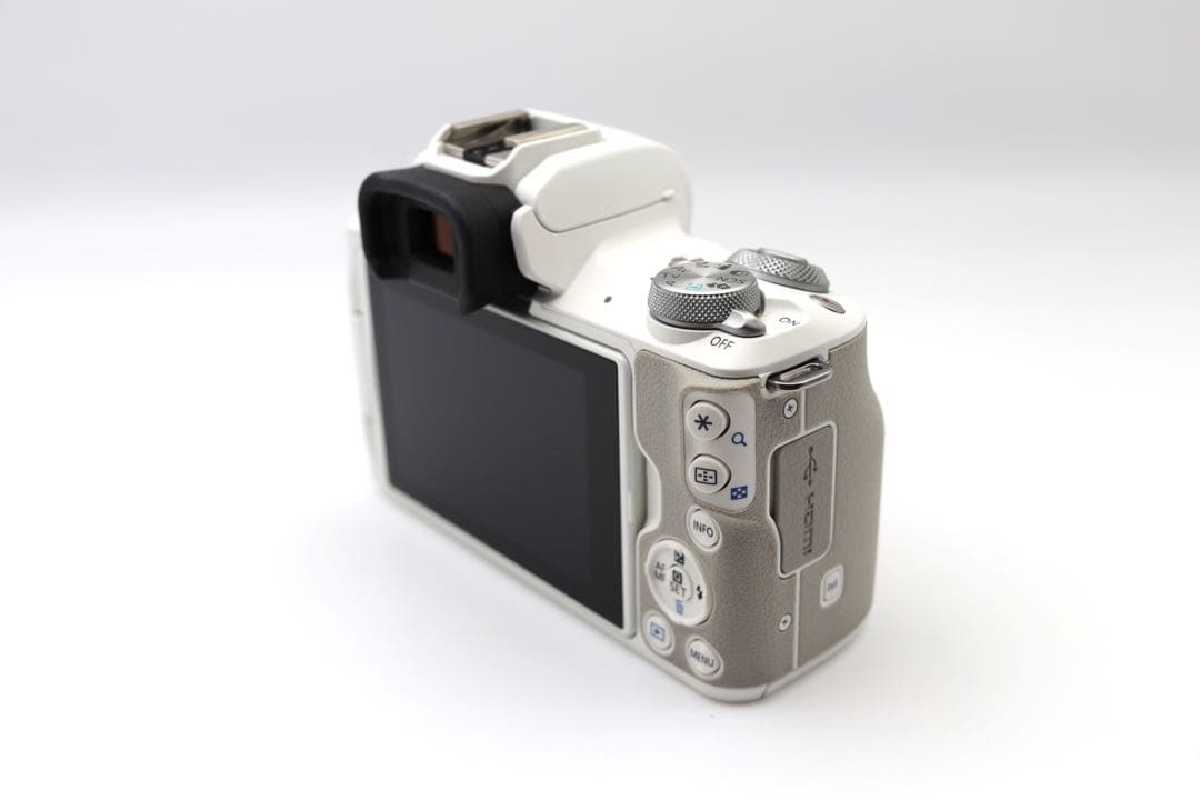 ☆美品【Canon】EOS Kiss M2 + 15-45mm キャノン