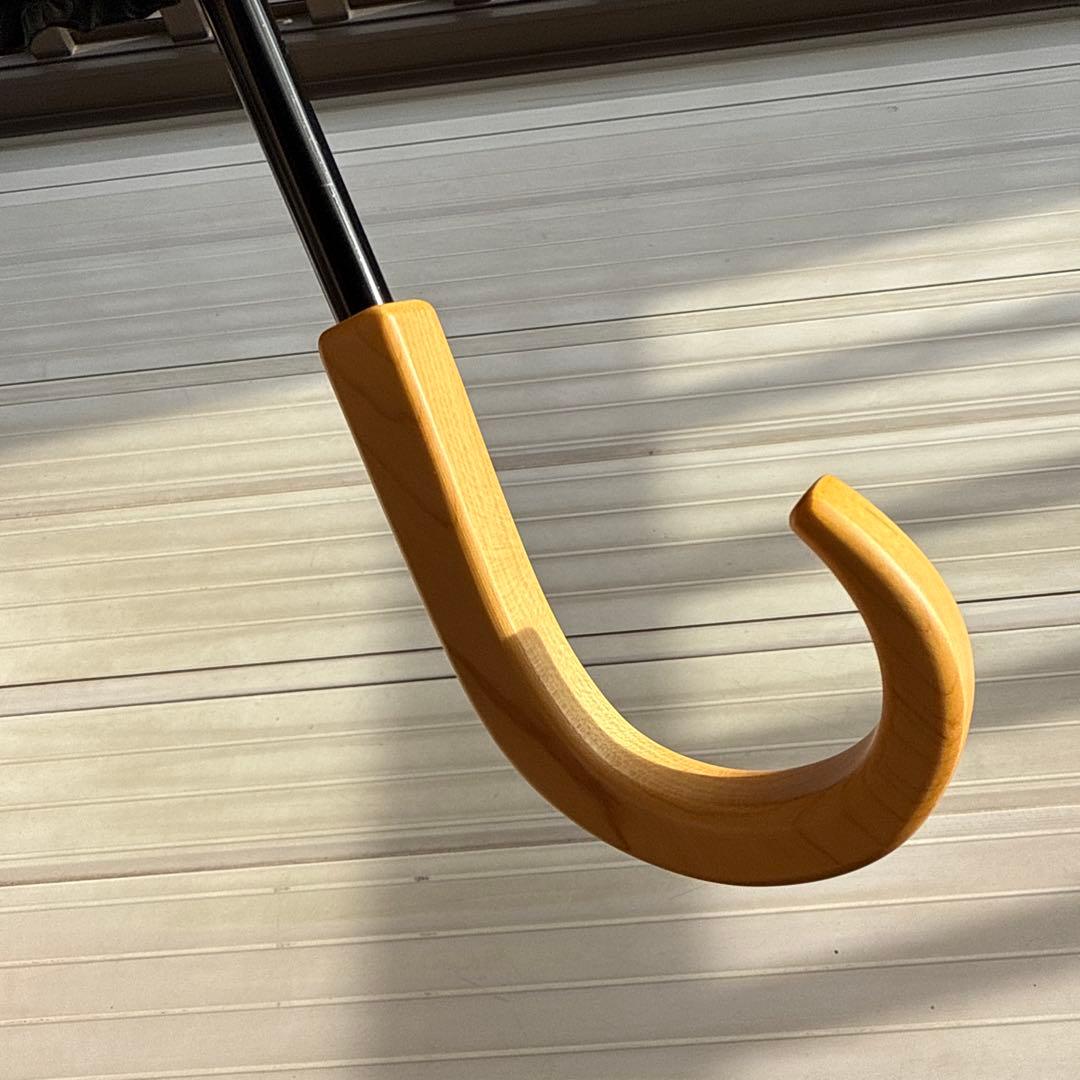 サンバリア100 折りたたみ日傘 2段折 フリル ブラック　木曲がり手元