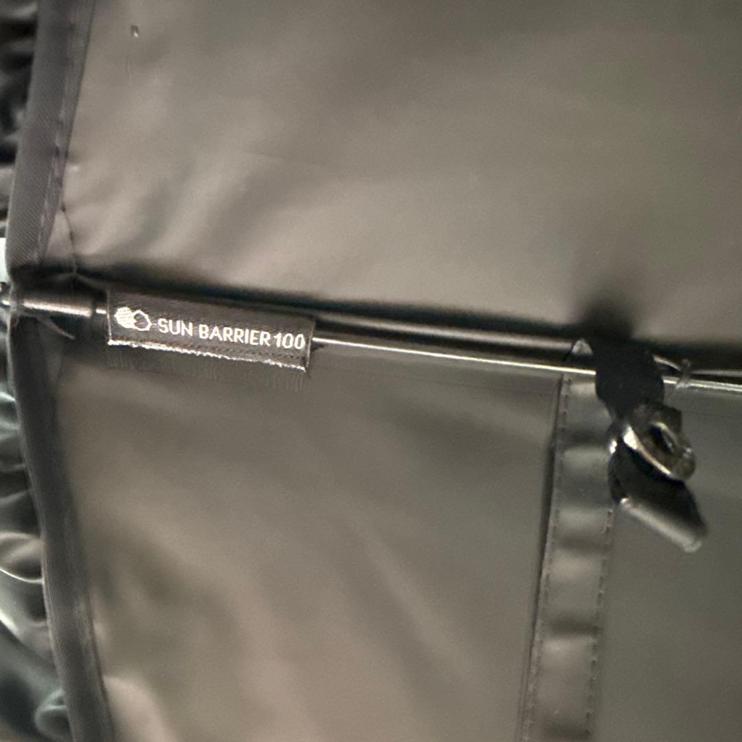 サンバリア100 折りたたみ日傘 2段折 フリル ブラック　木曲がり手元