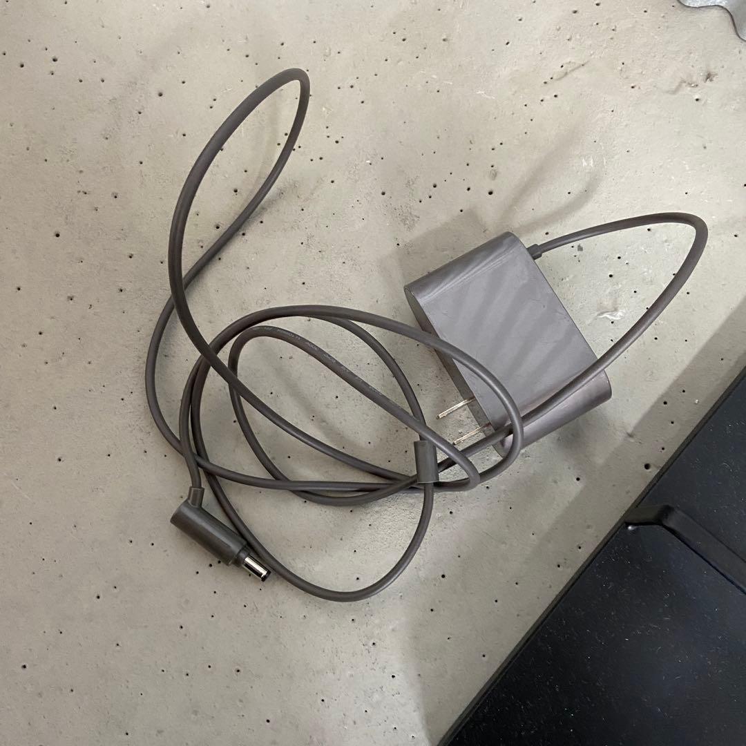 dyson ダイソン⭐️SV10 V8 コードレス掃除機　スタンド付き