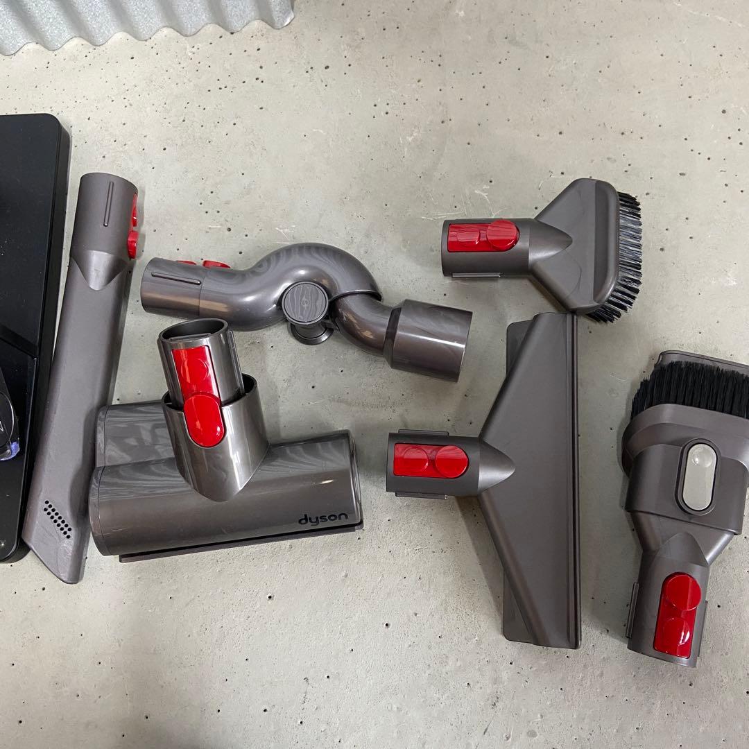 dyson ダイソン⭐️SV10 V8 コードレス掃除機　スタンド付き