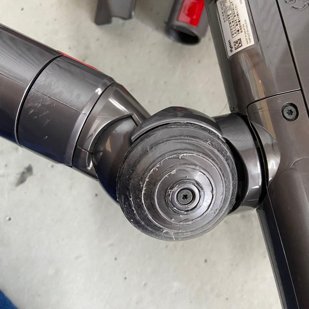 dyson ダイソン⭐️SV10 V8 コードレス掃除機　スタンド付き