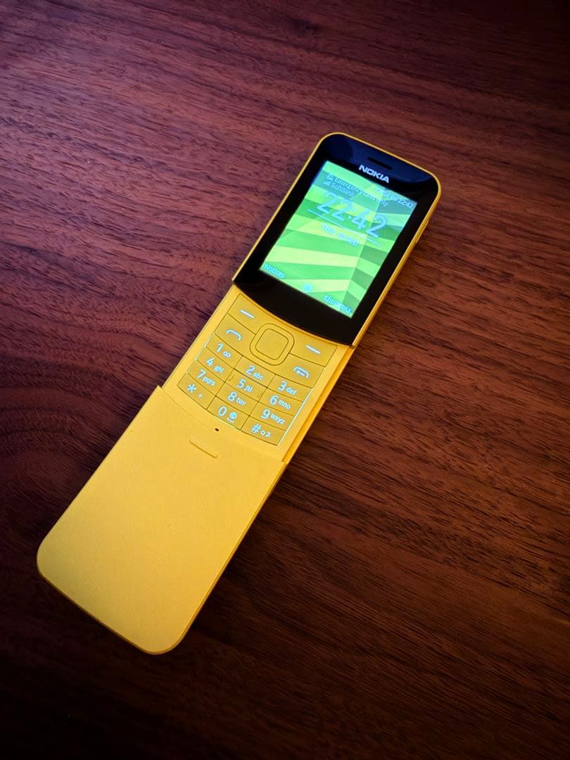 Nokia 8110 4G バナナフォン　 simフリー