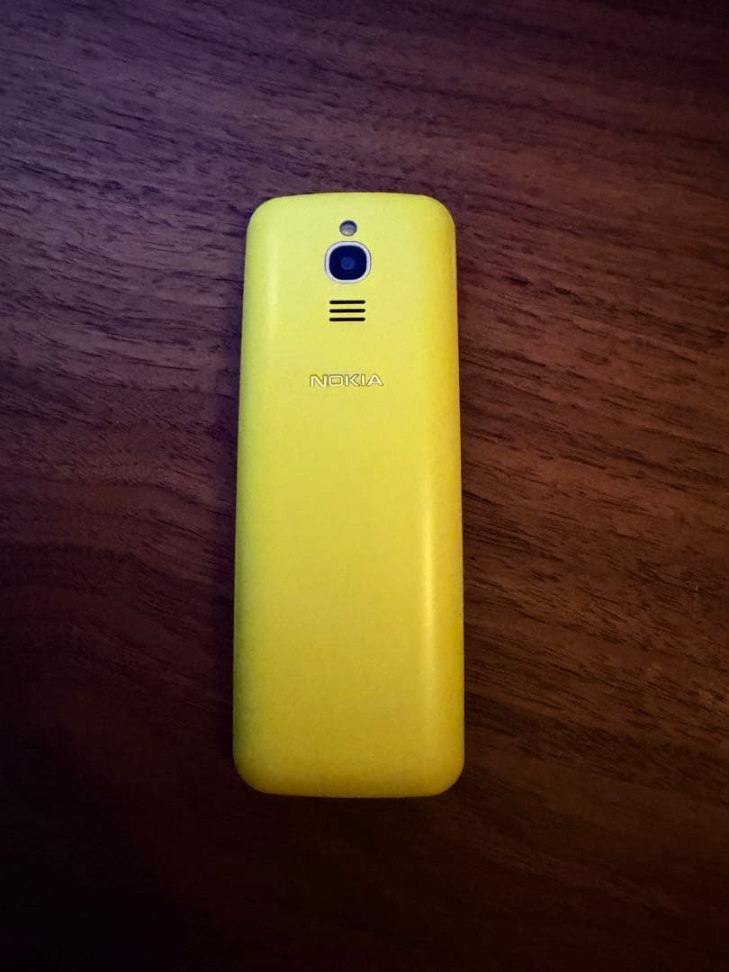 Nokia 8110 4G バナナフォン　 simフリー