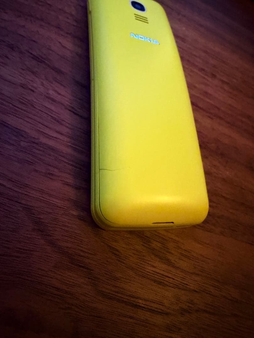 Nokia 8110 4G バナナフォン　 simフリー
