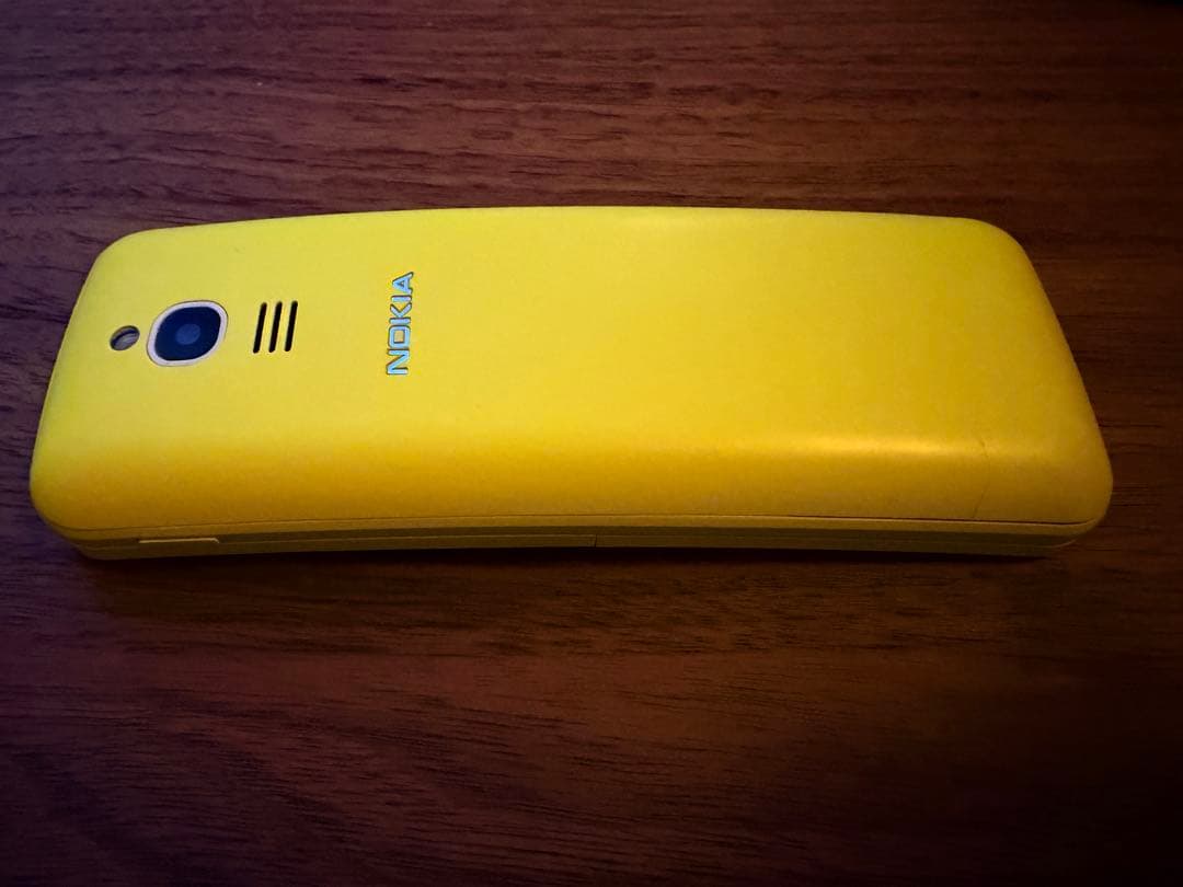 Nokia 8110 4G バナナフォン　 simフリー