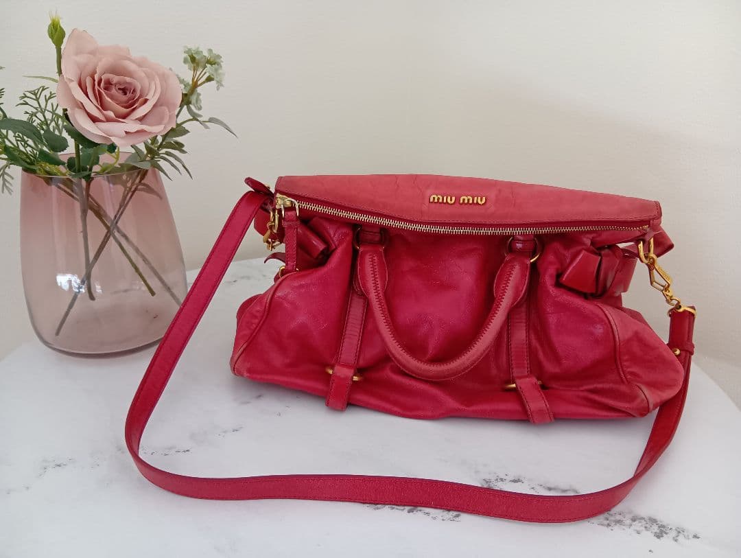 miu miu 赤 レザーハンドバッグ