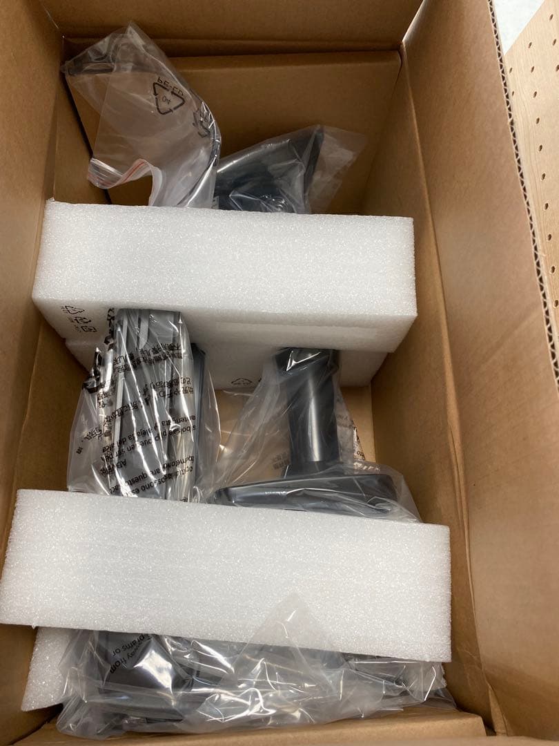 新品未使用　Amazon Basics モニターアーム