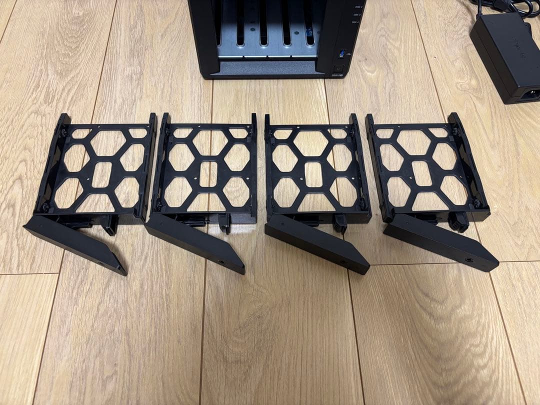 Synology DS918+ 4ベイ NAS