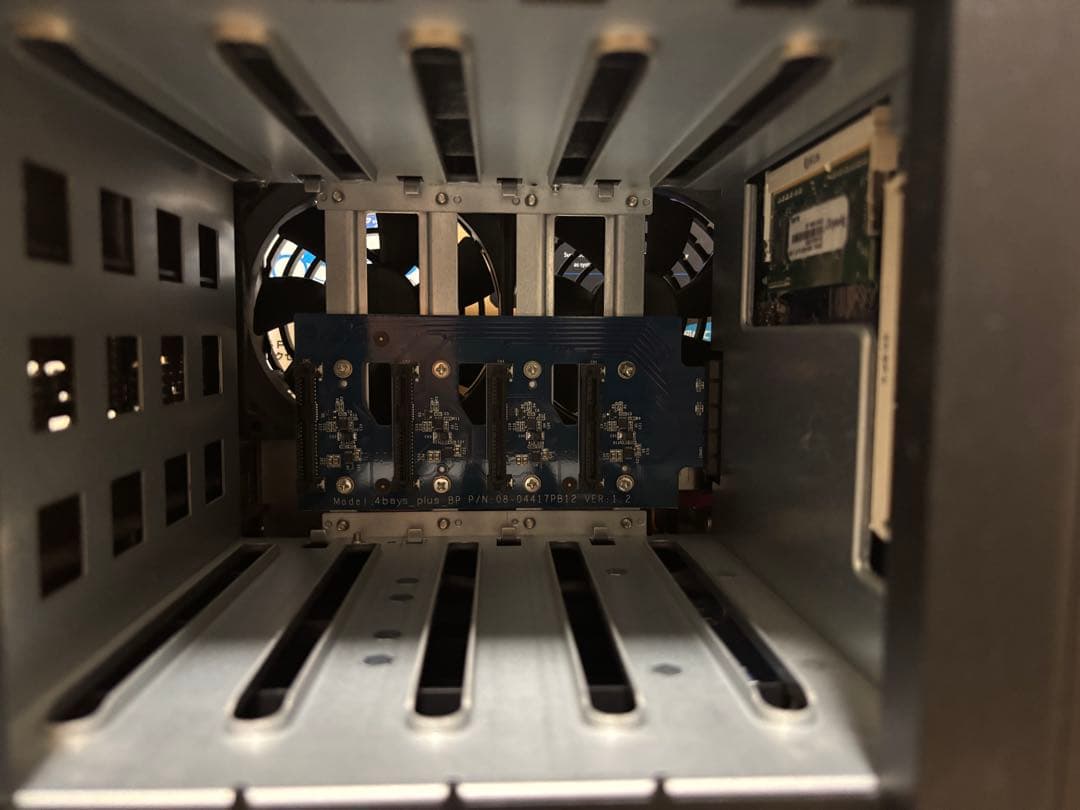 Synology DS918+ 4ベイ NAS