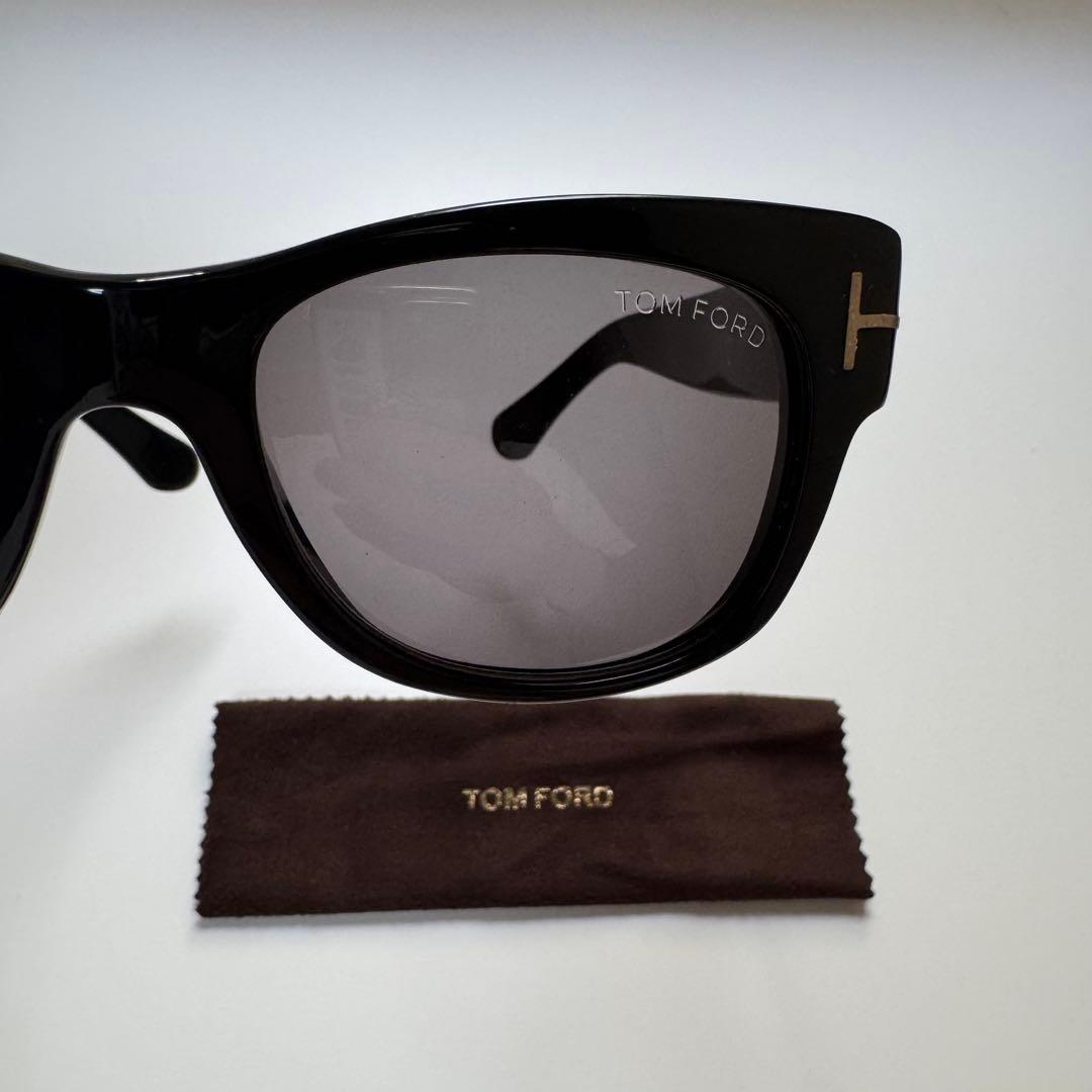 TOM FORD ブラックサングラス