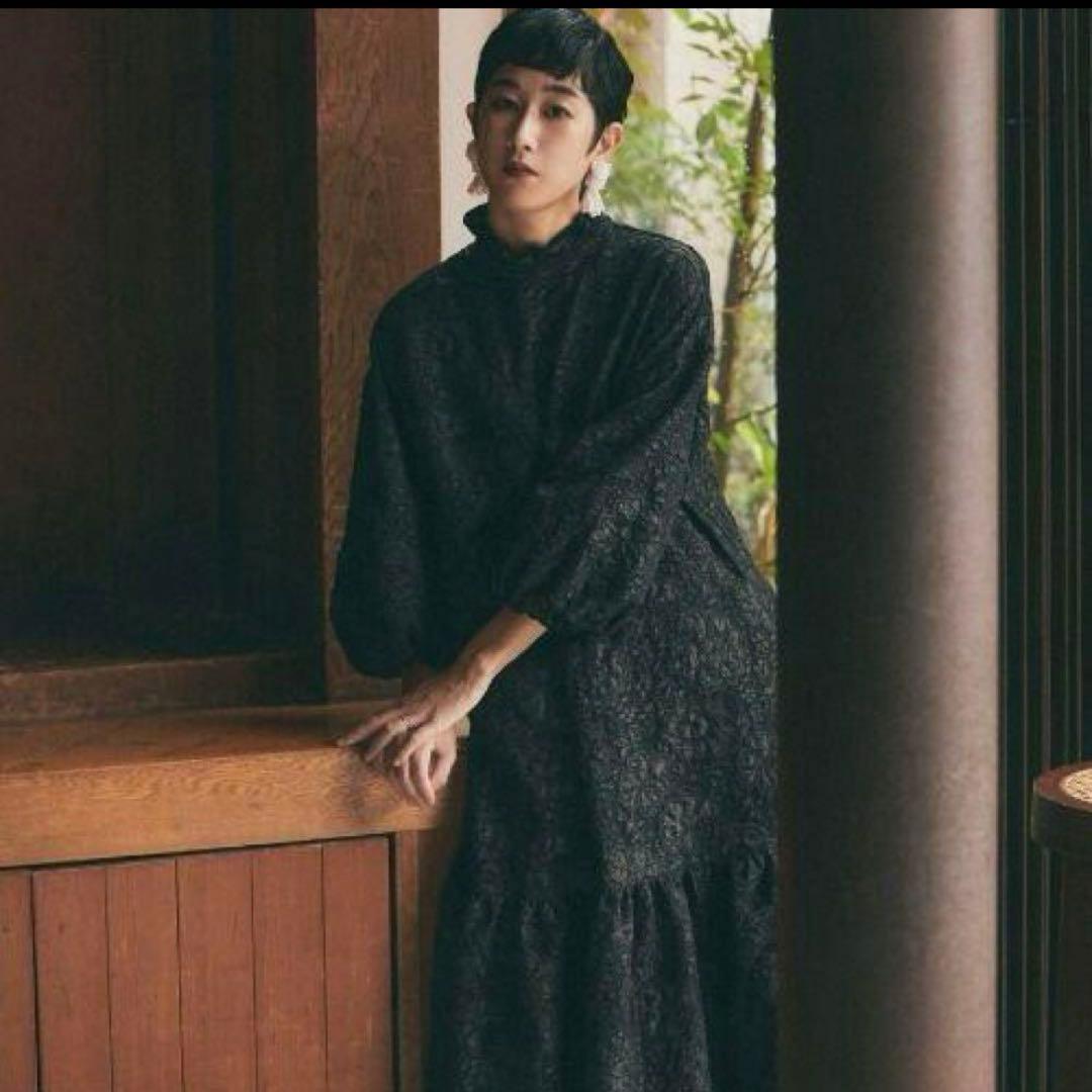 黒フリル付きロングワンピース