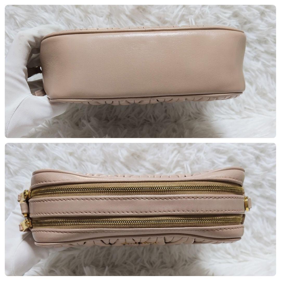 レア美品✨ミュウミュウ◇ショルダーカメラバッグ　マテラッセくすみピンクベージュ