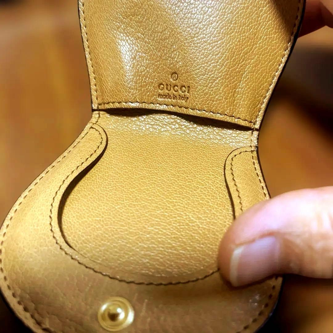 Gucci ベージュ ケース GGロゴ