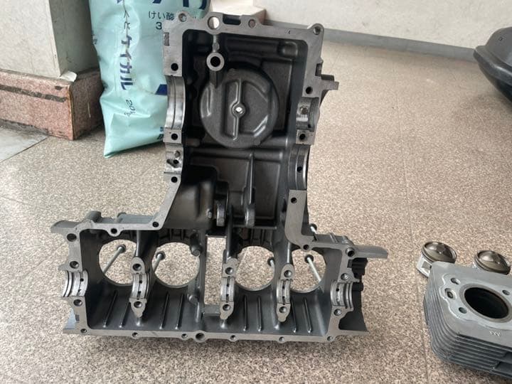 ゼファー 400 エンジンブロック　シリンダー　ピストン　純正