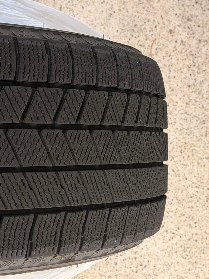 値下げ‼︎スタッドレス4本ホイル付きブリヂストン VRX3 16インチブリザック