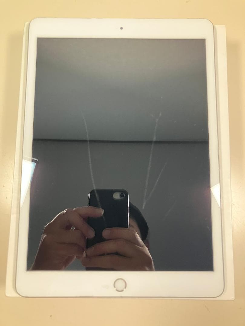 iPad 7世代　32GB シルバー　セルラー カバーガラス付