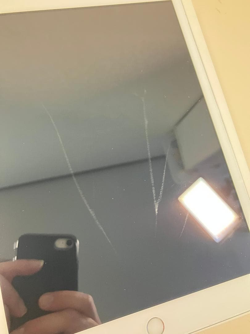 iPad 7世代　32GB シルバー　セルラー カバーガラス付