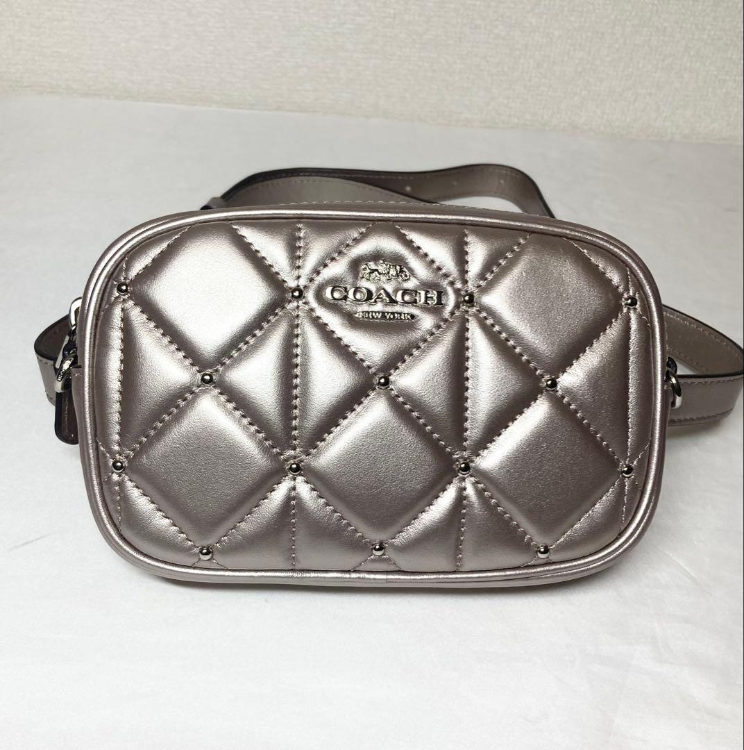 極美品　コーチ　ウエストバッグ　3way メタリック　キルティング　スタッズ