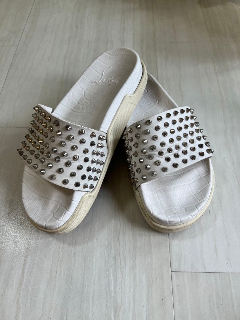 ルブタン　ホワイトスライドサンダル　白　サンダル