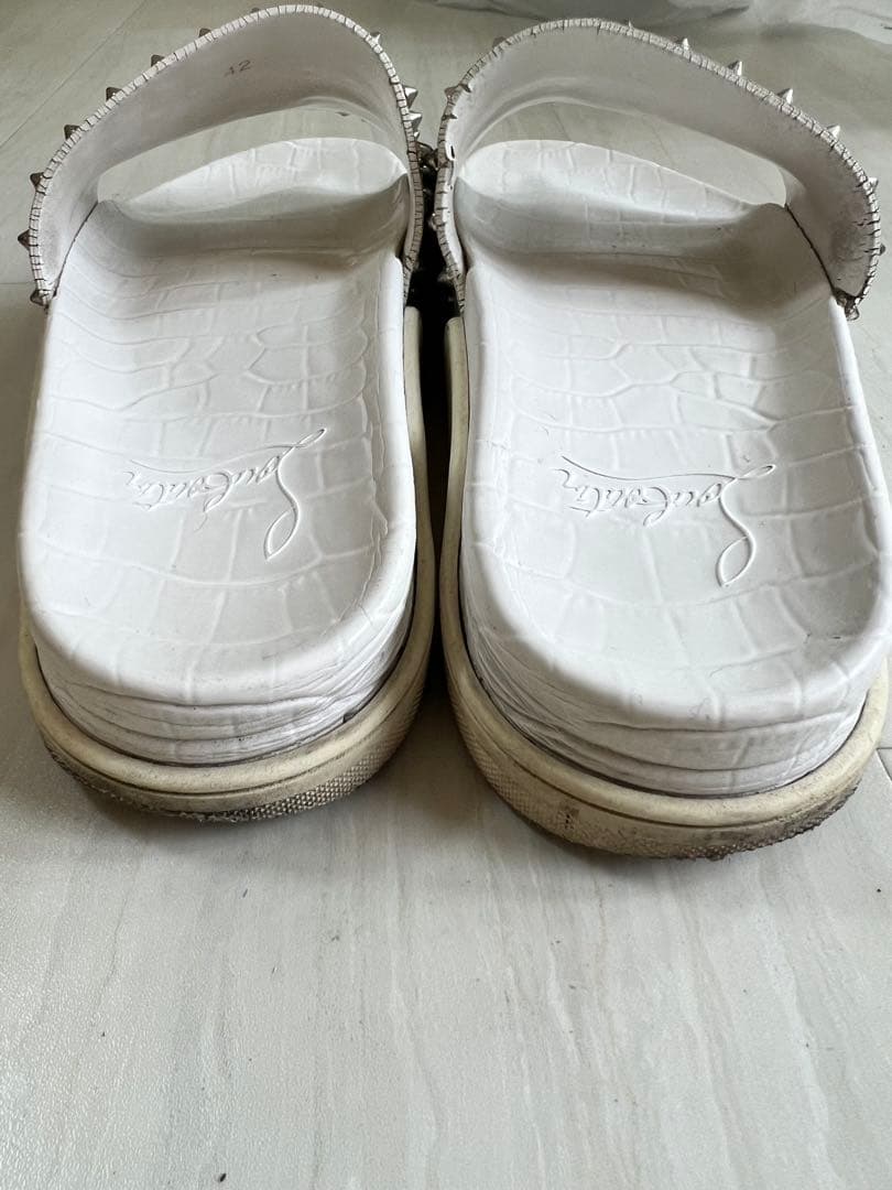 ルブタン　ホワイトスライドサンダル　白　サンダル