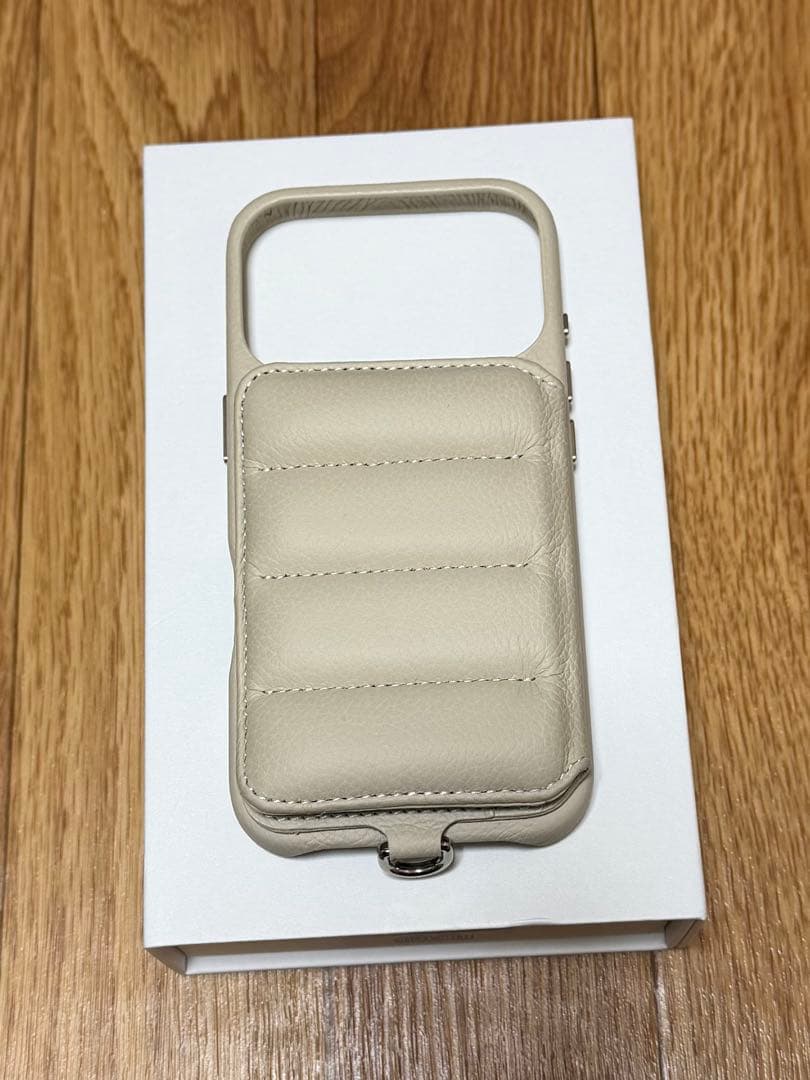 demiu iPhone17pro ケース カバー BALLON ベージュ