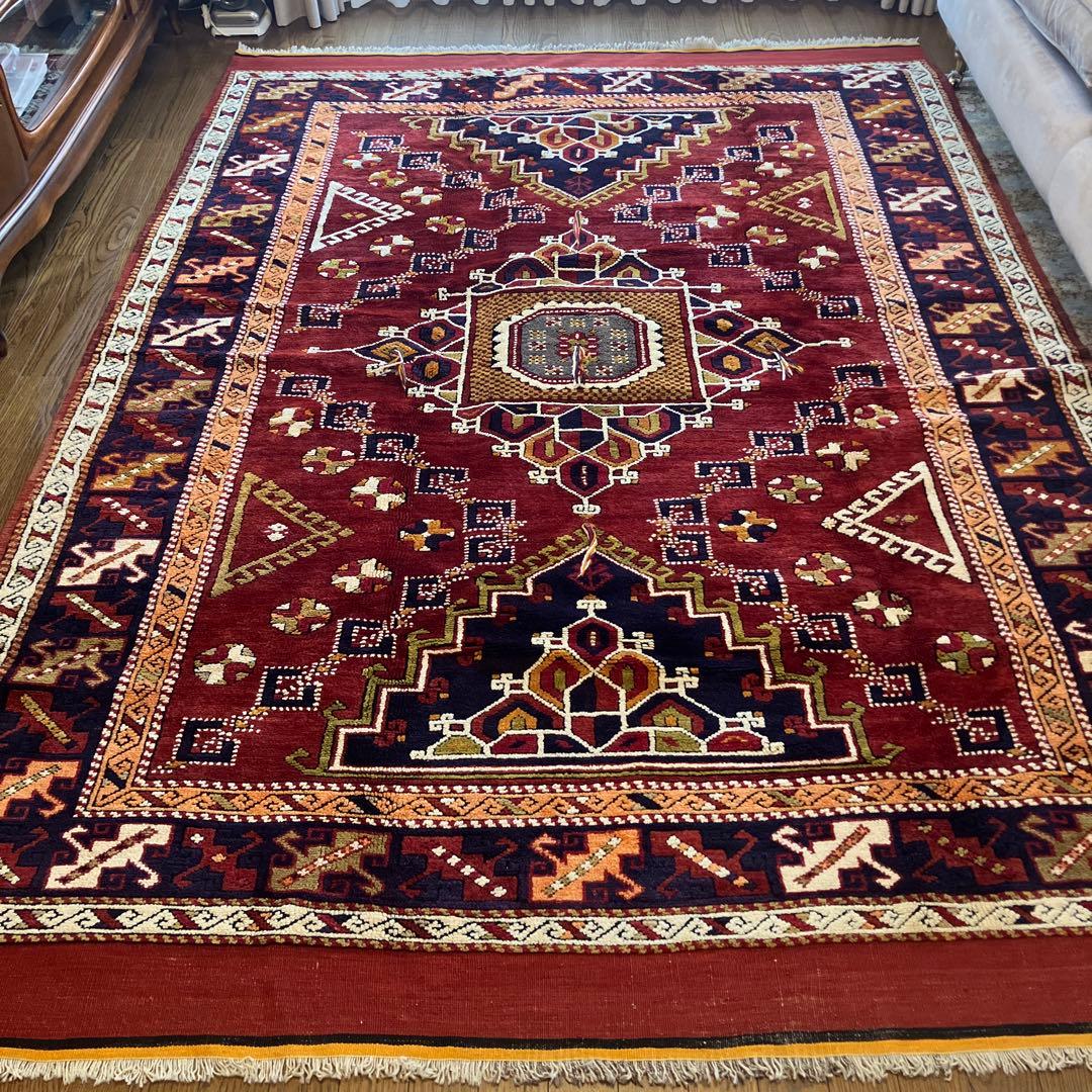 実物を見たら感動ものです！とても貴重なトルコオールド絨毯　素晴らしい色合い