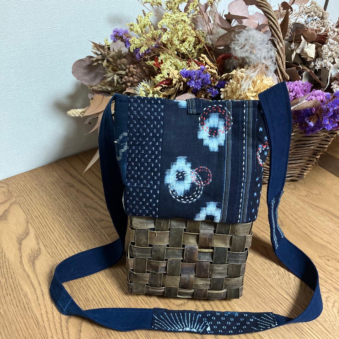 胡桃かごバックショルダー国産藍染型染め雪ん子刺し子山葡萄栃の実チャーム