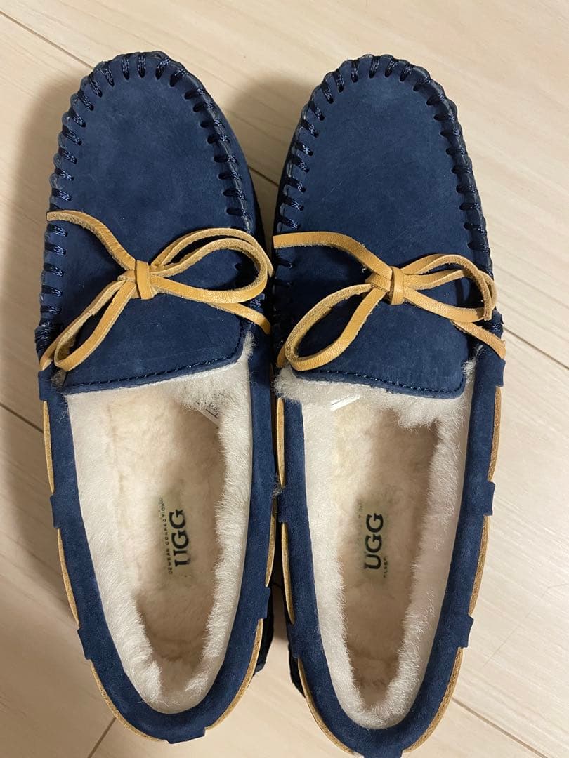 UGG ネイビー モカシン リボン付き