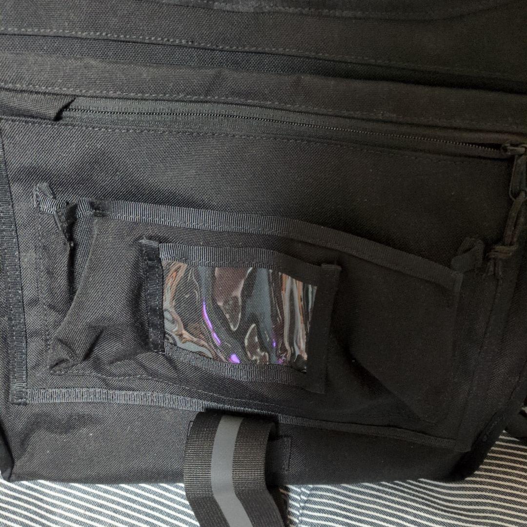 ブラックフラップバックパック