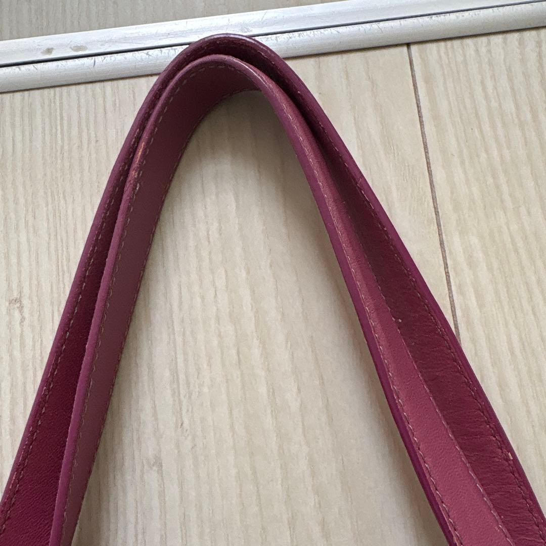 エトロの刺繍が素敵な麻のバックです。軽く使いやすいです。