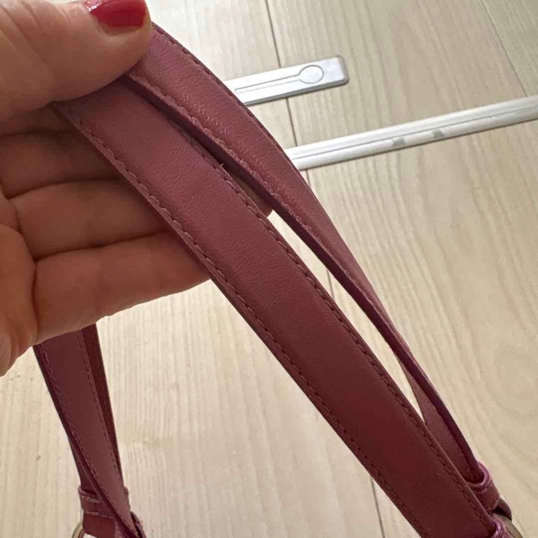 エトロの刺繍が素敵な麻のバックです。軽く使いやすいです。