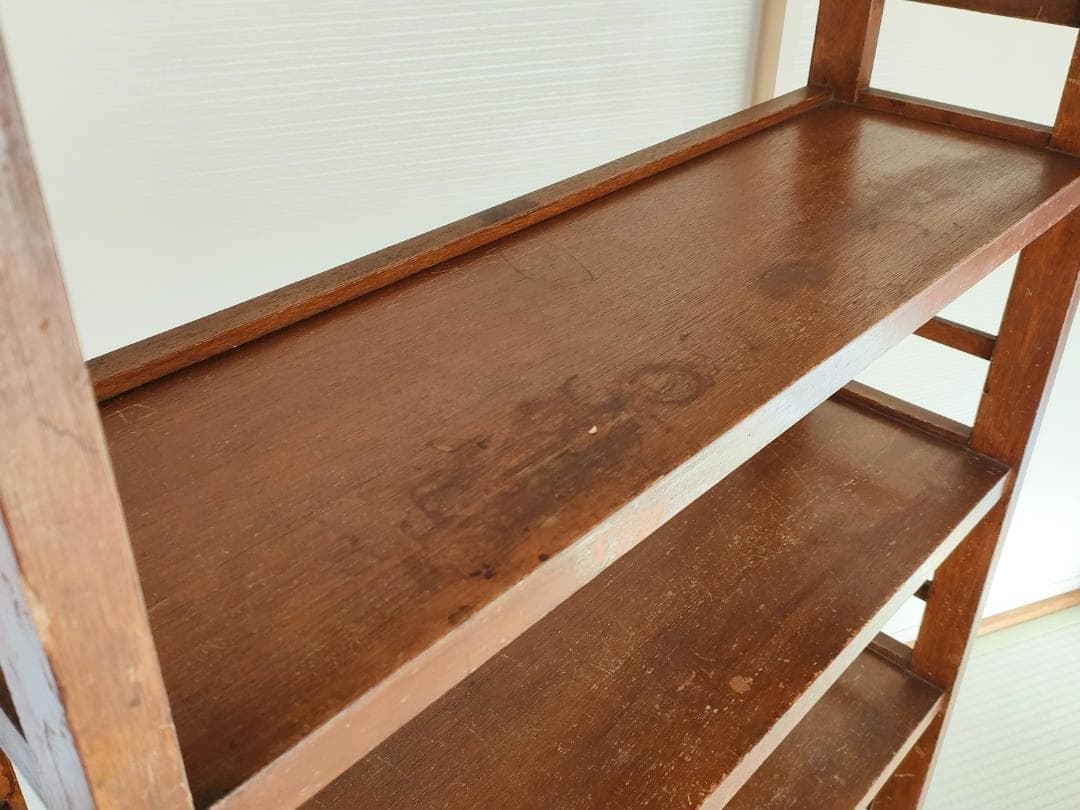 そうすけさんで買った古い木製の本棚