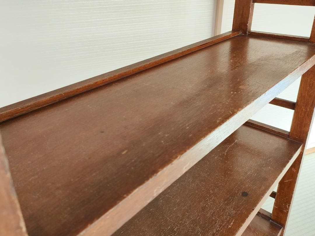 そうすけさんで買った古い木製の本棚