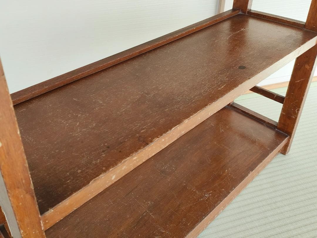 そうすけさんで買った古い木製の本棚