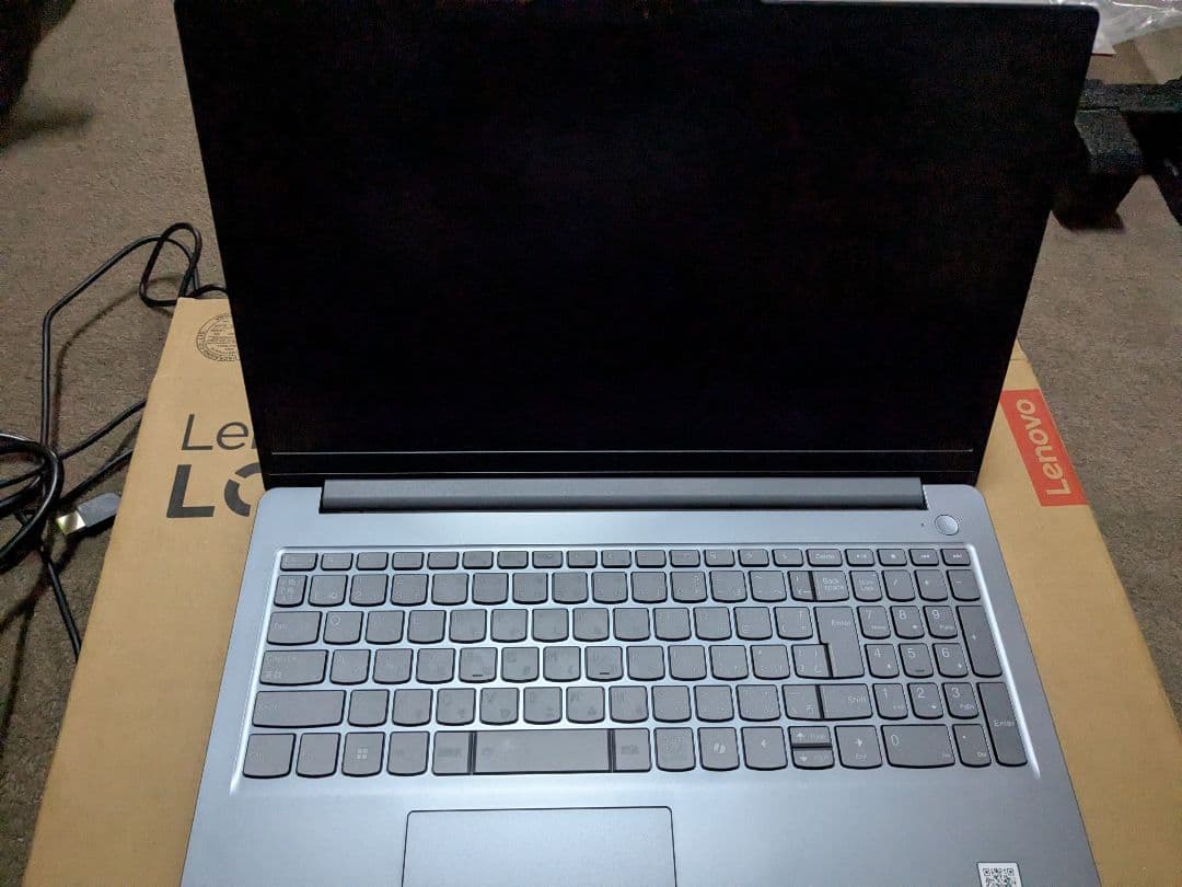 【美品】Lenovo LOQ Essential Gen 9 ルナグレー