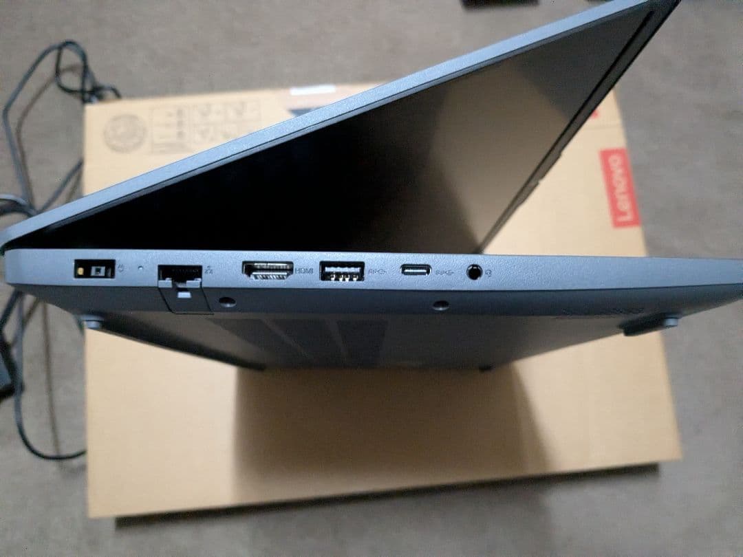 【美品】Lenovo LOQ Essential Gen 9 ルナグレー