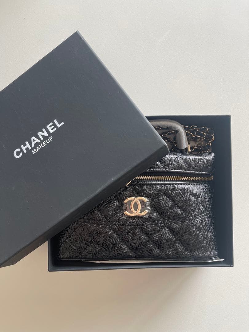 CHANEL ショルダーポーチバッグ ノベルティ